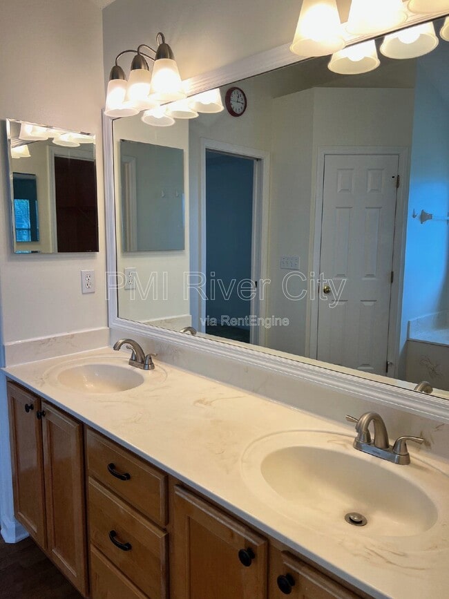 Building Photo - 2480 Ridge Will Dr