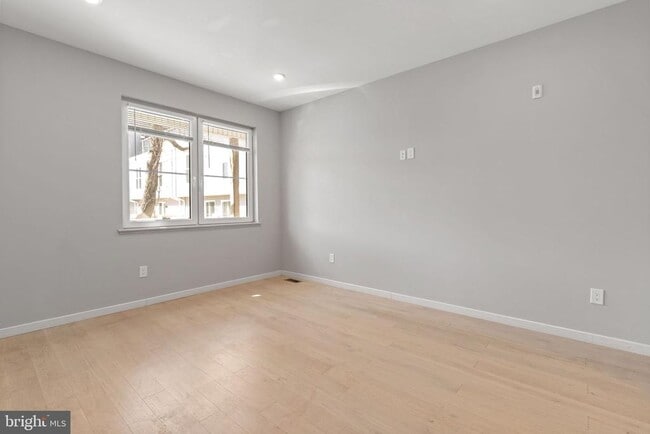 Building Photo - 2142 Master St