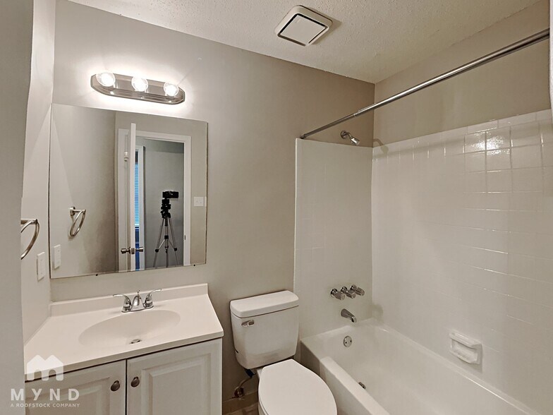 Building Photo - 5685 Burnette Cove