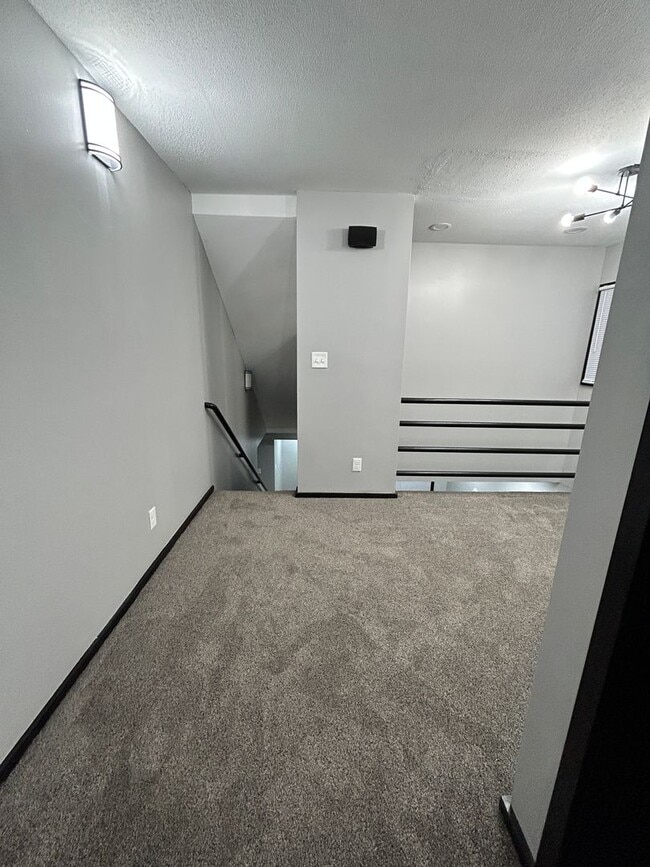Building Photo - Unique two bedroom 1 1/2 bath with additio...