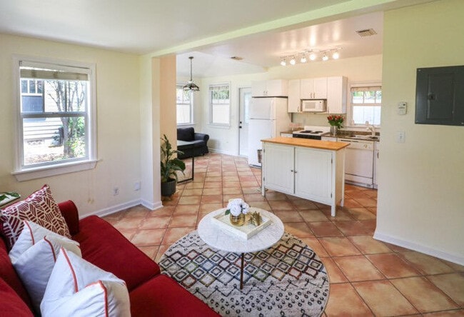 Building Photo - 808 Flamingo Dr