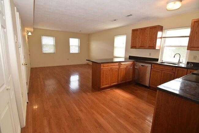 Building Photo - 877-879-879 Washington St