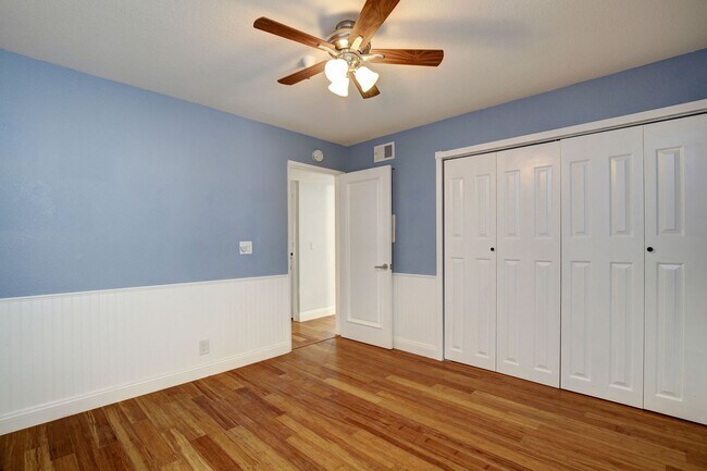 Building Photo - $3200 / Fabulous 2br / 2ba condo (Bankers ...