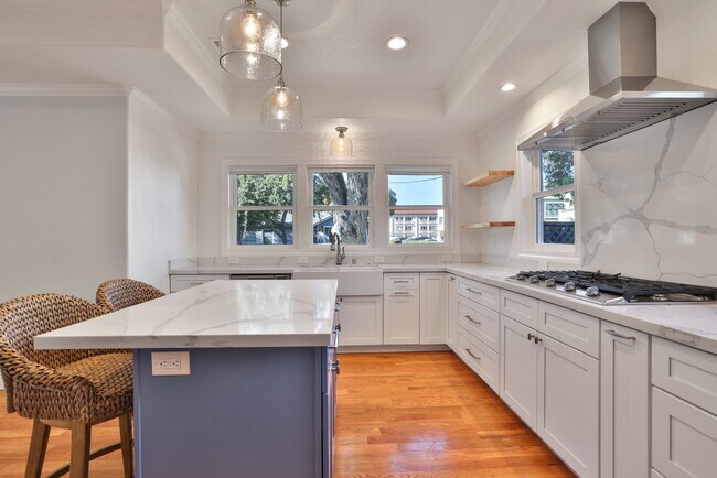 Building Photo - 520 Camino Dr