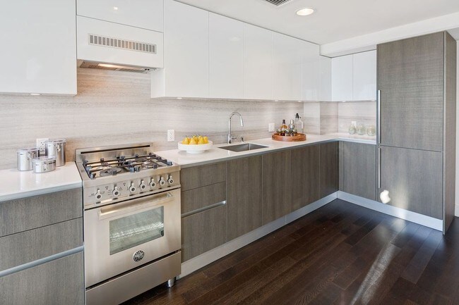 Building Photo - 8 Buchanan St