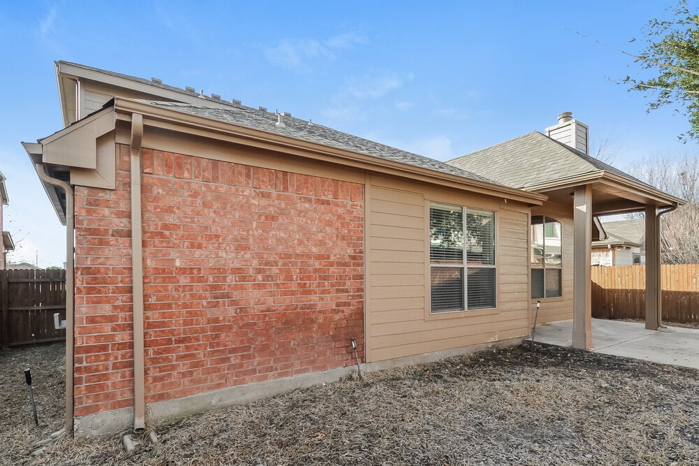 Building Photo - 1409 Mockingbird Dr