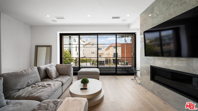 Building Photo - 2435 Penmar Ave