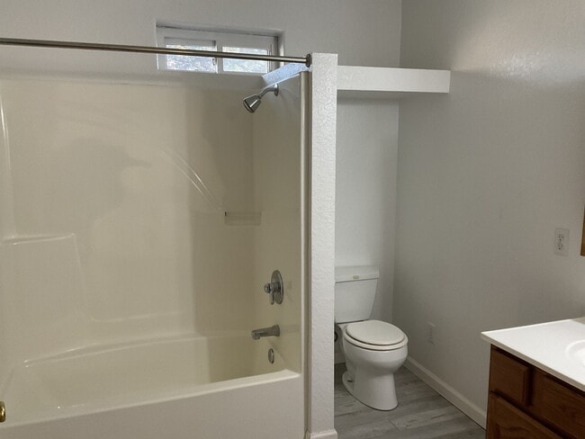 Building Photo - 107 N Rufus St