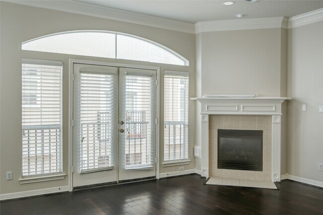 Building Photo - 5417 Lillian St