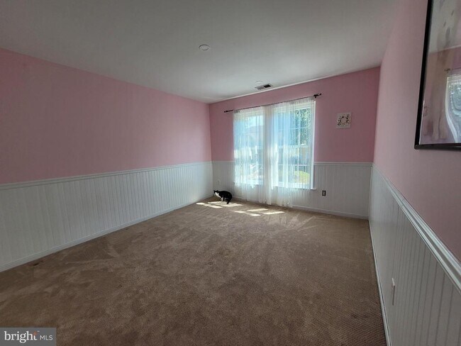 Building Photo - 10 Bridle Ct