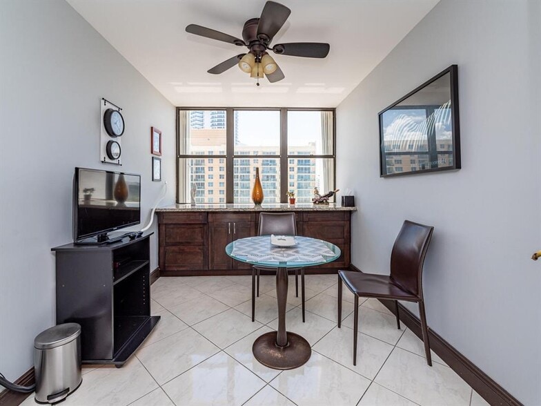 Building Photo - 2401 S Ocean Dr