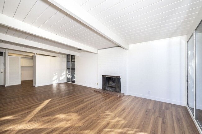 Building Photo - Freshly Updated 3 Bed, 2 Bath Eichler w/ Central Heat & AC!