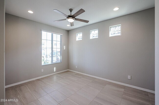 Building Photo - 8963 W Luke Ave