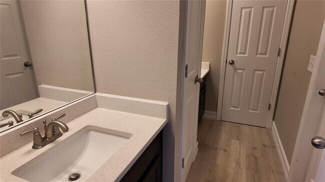 Building Photo - 8764 Lookout Pointe Dr