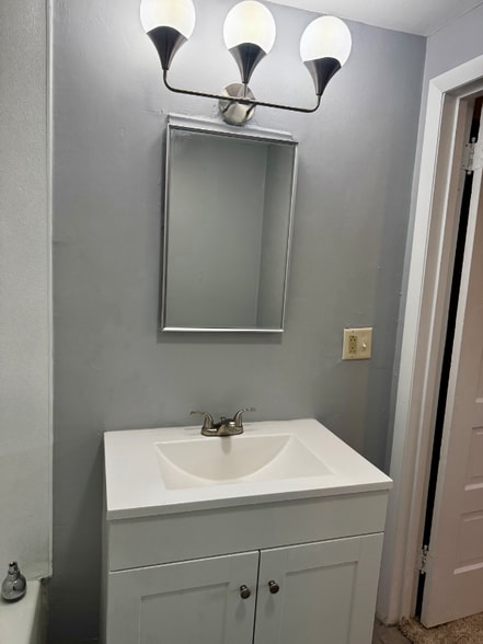 Building Photo - 108 Broad St