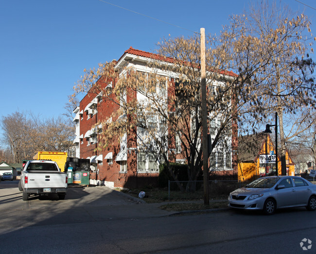 Building Photo - 1606 W 39th St