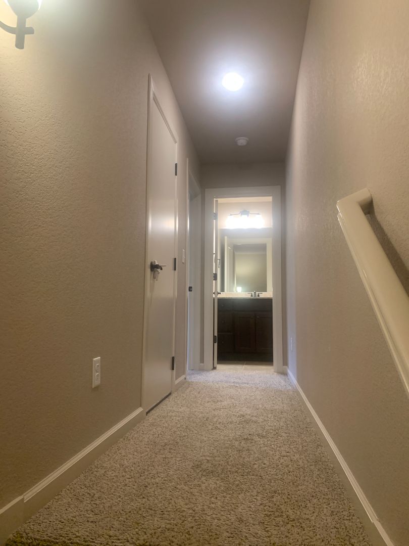 Building Photo - 1630 Abbey Ln