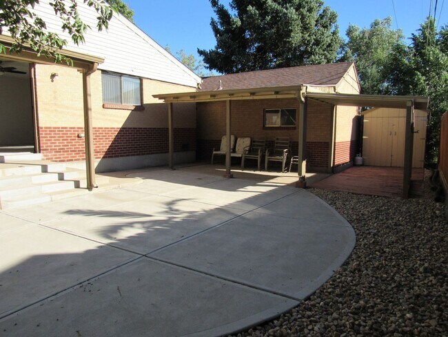 Building Photo - 2 Bedrooms plus 2 non confirming bedrooms in the basement close to light rail