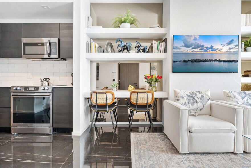 Building Photo - 398 NE 5th St