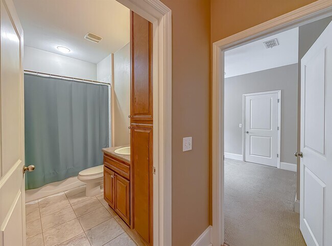 Building Photo - 1946 Sagebrook Dr