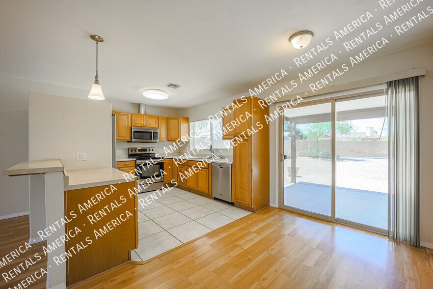 Building Photo - 4006 S McKemy St
