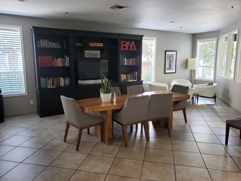 Building Photo - 6400 Christie Ave