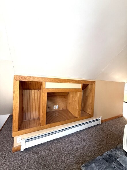 Building Photo - 913 W 9th St