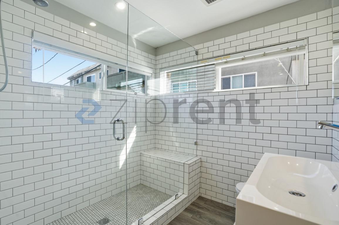 Building Photo - 10 27th Ave