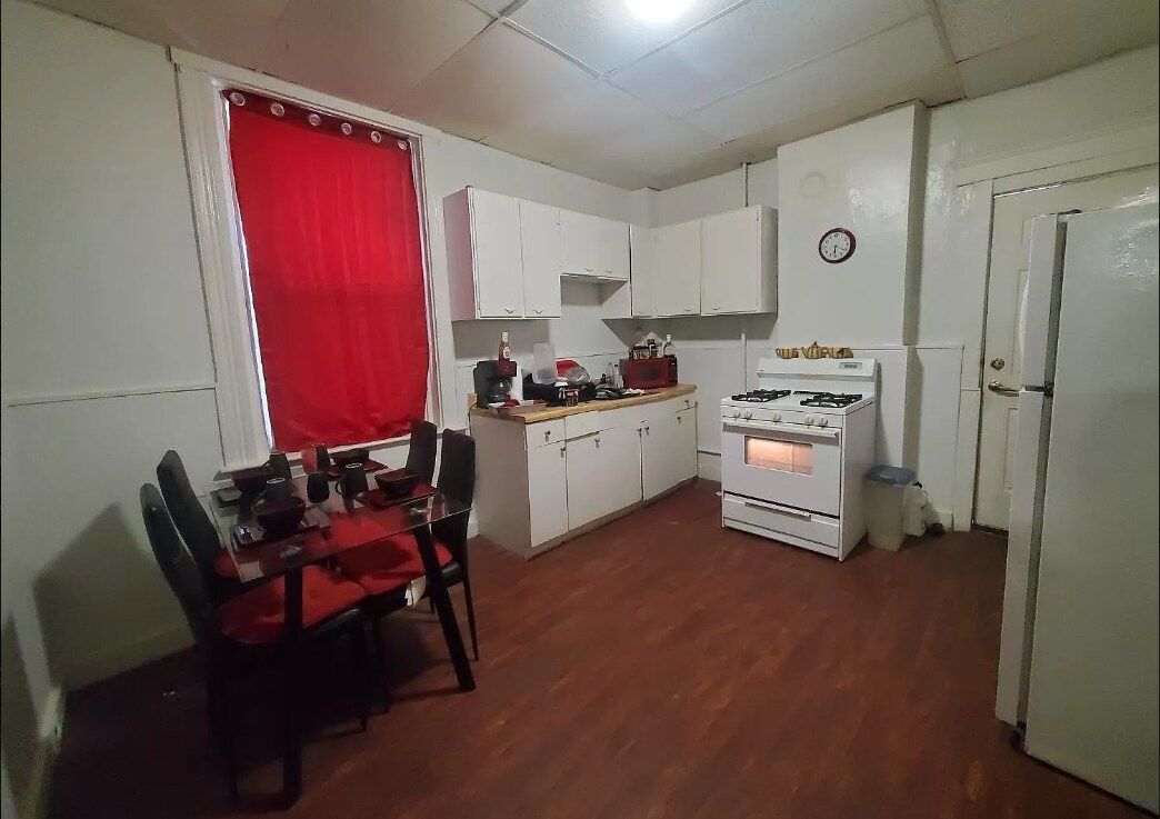Building Photo - 944 Elberon Ave