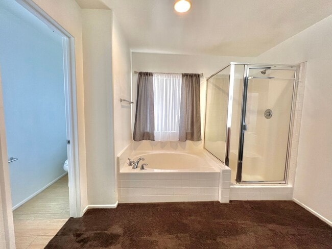 Building Photo - Spacious 4 Bed, 3 Bath Two-Story Home with...