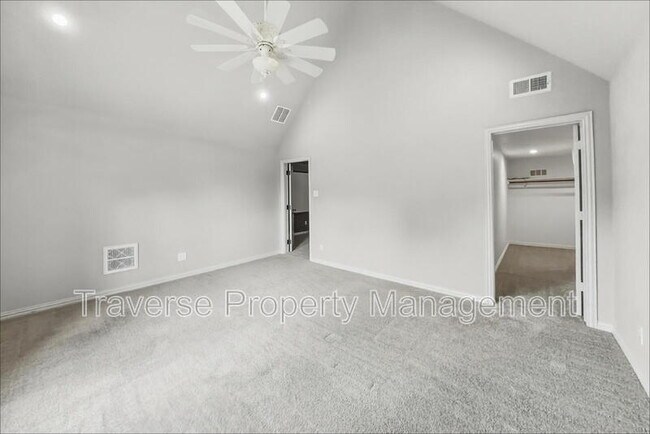 Building Photo - 129 Acorn Ln