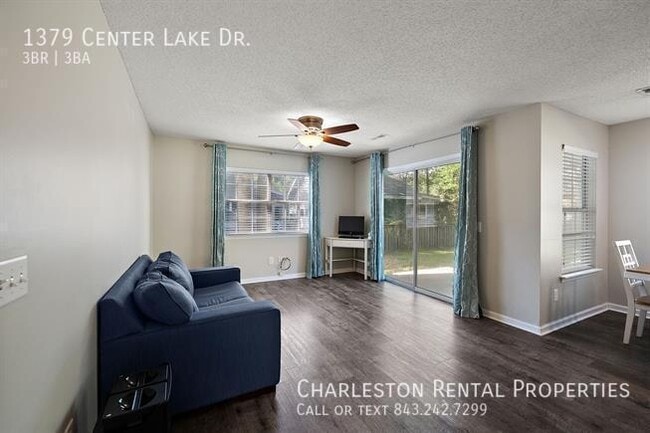 Building Photo - 1379 Center Lake Dr