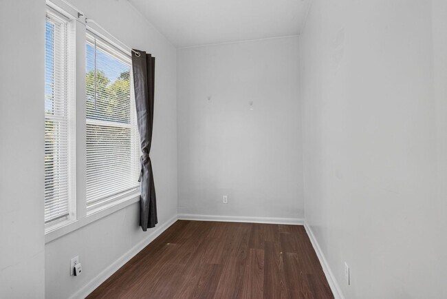 Building Photo - 349 51st St