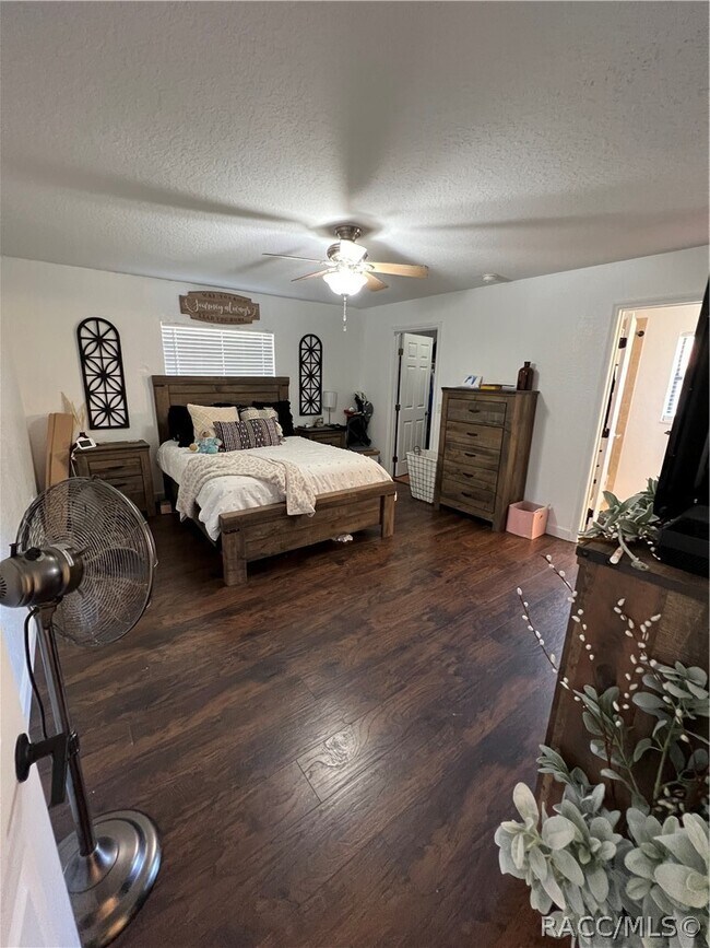 Building Photo - 1211 W Newbury St