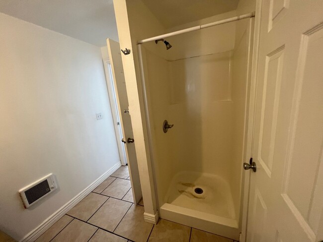 Building Photo - 163 E 70 S