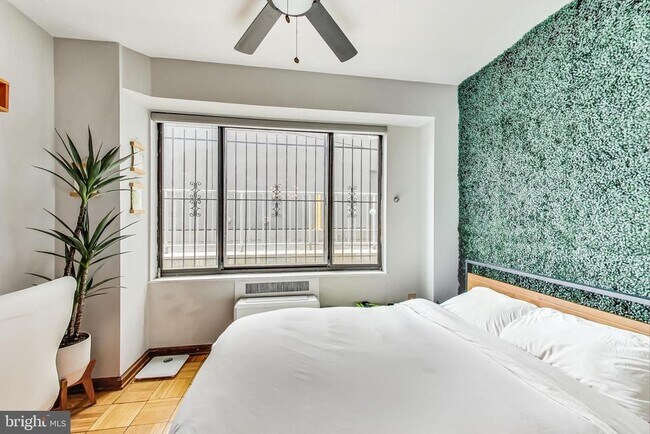 Building Photo - 1 Scott Cir NW