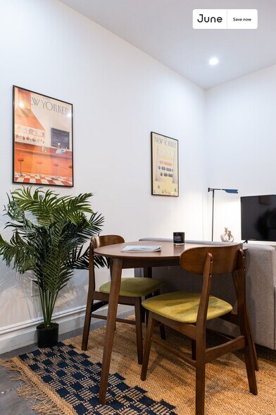 Building Photo - 826 9th Ave