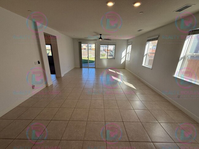 Building Photo - Gorgeous Newer 3 Bedroom Home! Located off...