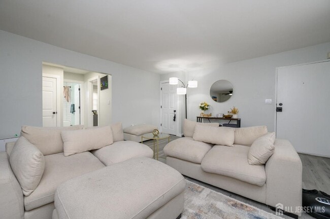 Building Photo - 289 Main St