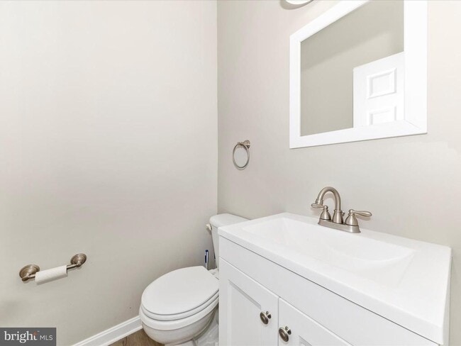 Building Photo - 2103 Paxton Terrace