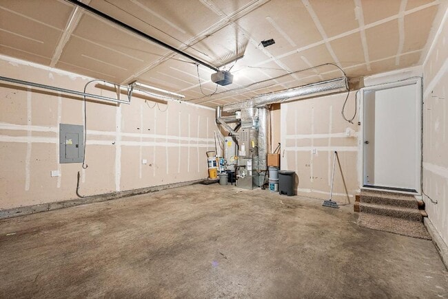 Building Photo - Updated 3 Bed Home for Rent in Lacey | Vau...