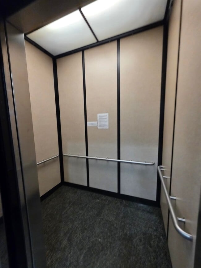 Building Photo - 8915 Bergenwood Ave