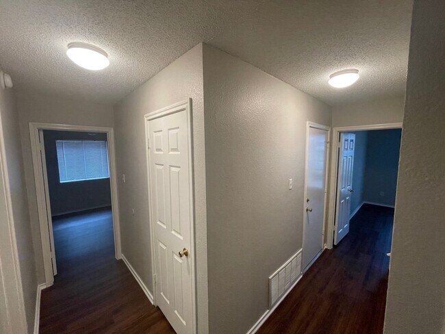 Building Photo - 3625 Cheyenne St