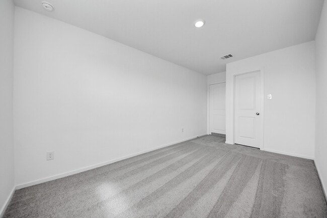 Building Photo - 10410 Birds Nest Dr