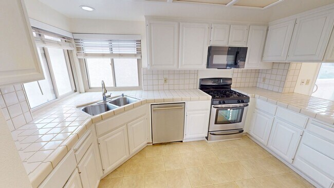 Building Photo - $500 OFF MOVE IN SPECIAL |  3 Bedroom Home