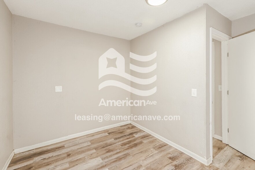 Building Photo - 1908 S Broadway St