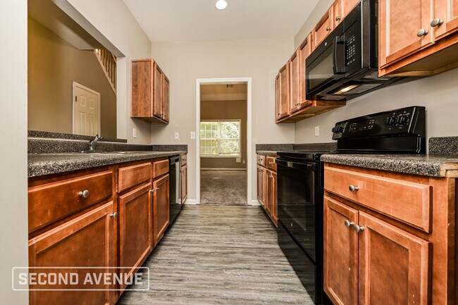 Building Photo - 225 Riverbend Dr