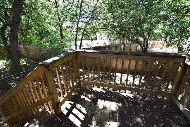 Building Photo - 904 Sagewood Trail