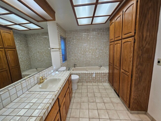 Building Photo - Spacious Willow Glen Home nestled near the end of a quiet cul-de-sac.