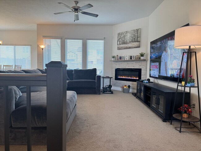 Building Photo - 1914 Hummingbird Dr